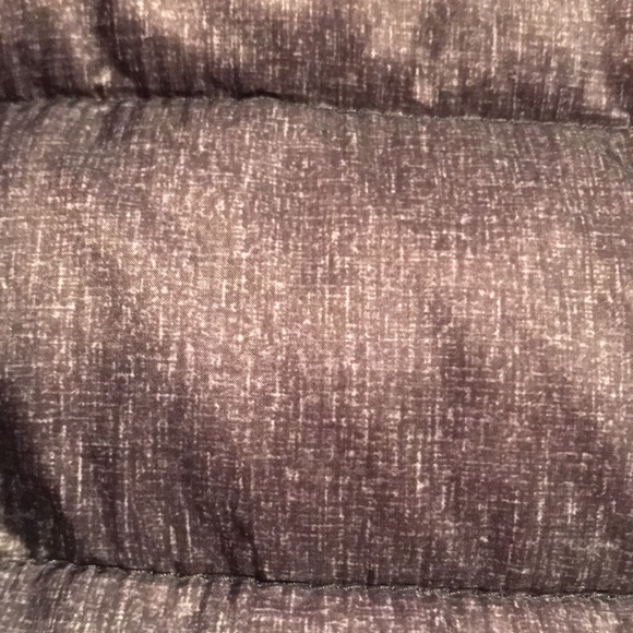 Amazon Essentials Black Heather Women’s Lightweight Water Resistant Puffer S. - Picture 4 of 6